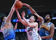 开云官网-关于强劲对手在比赛中逐渐拉大差距，领先优势明显的信息