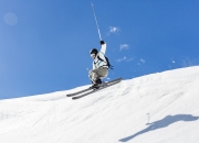 开云体育登录-开拓者对阵新疆队，詹姆斯如何以节奏掌控者身份改写比赛