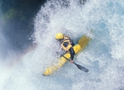 开云官方app入口-街道上的狂飙与远方的哨音，当F1引擎遇见足球传奇