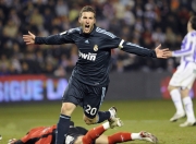 开云足球直播-赛道上的红色闪电，勒克莱尔点燃赛场，法拉利轻取红牛车队