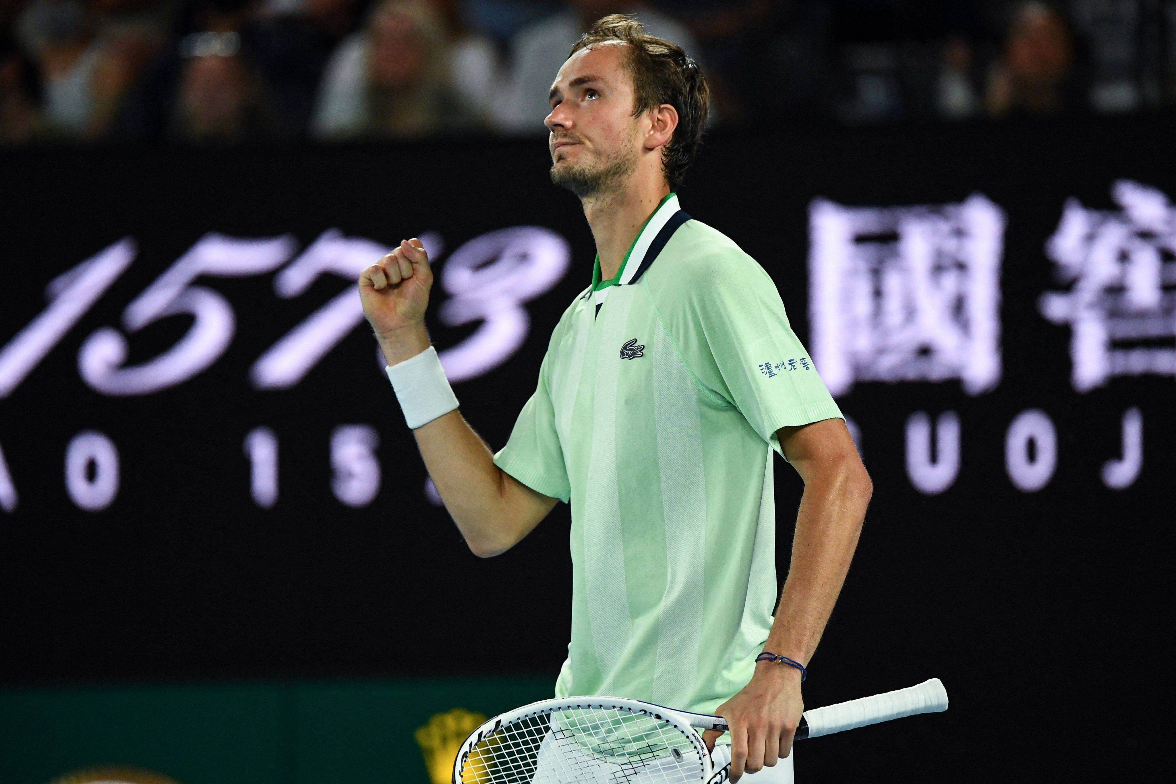 英国网球队强势西班牙网球队，梅德韦杰夫关键制胜的简单介绍