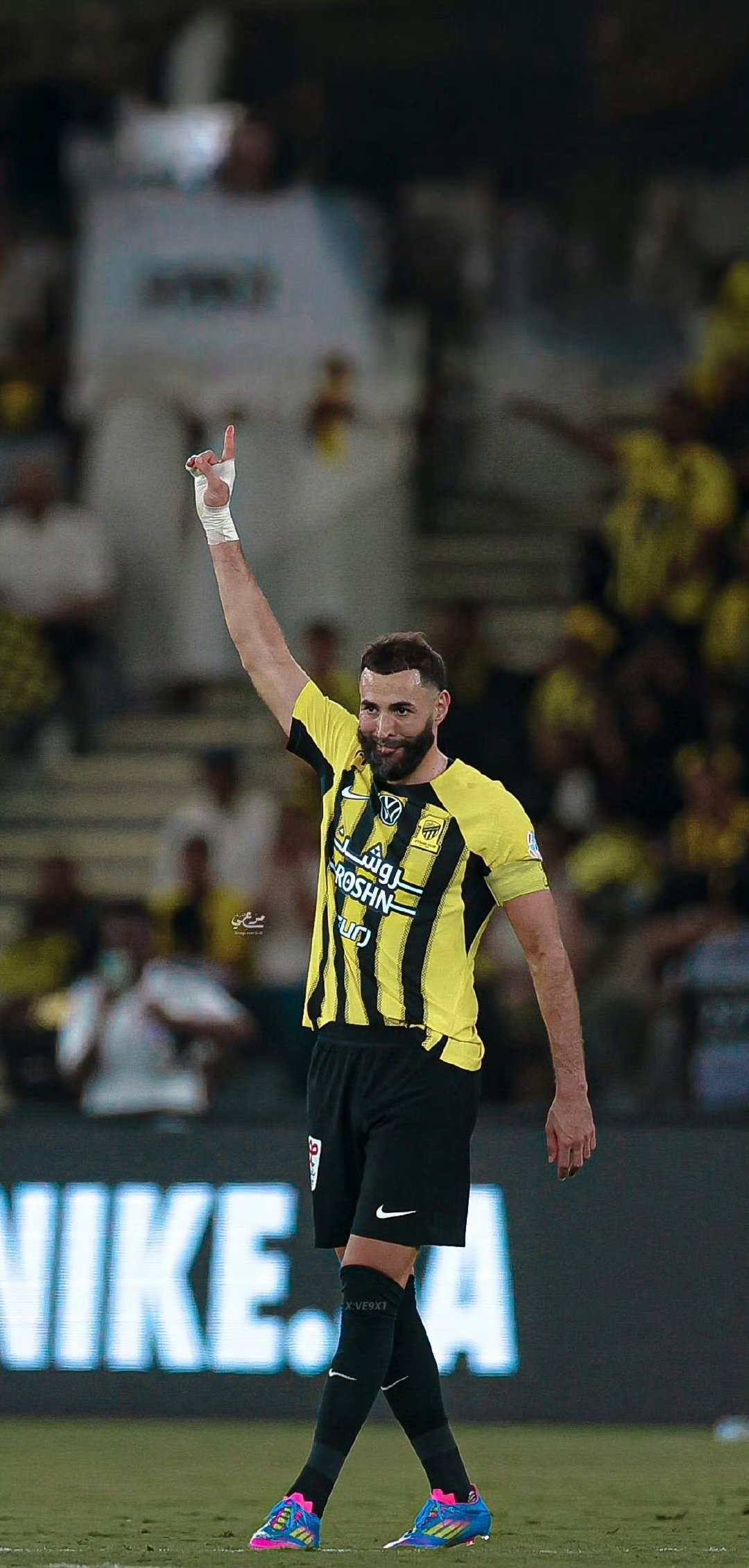 瓦伦西亚险胜曼联，本泽马完成帽子戏法的简单介绍