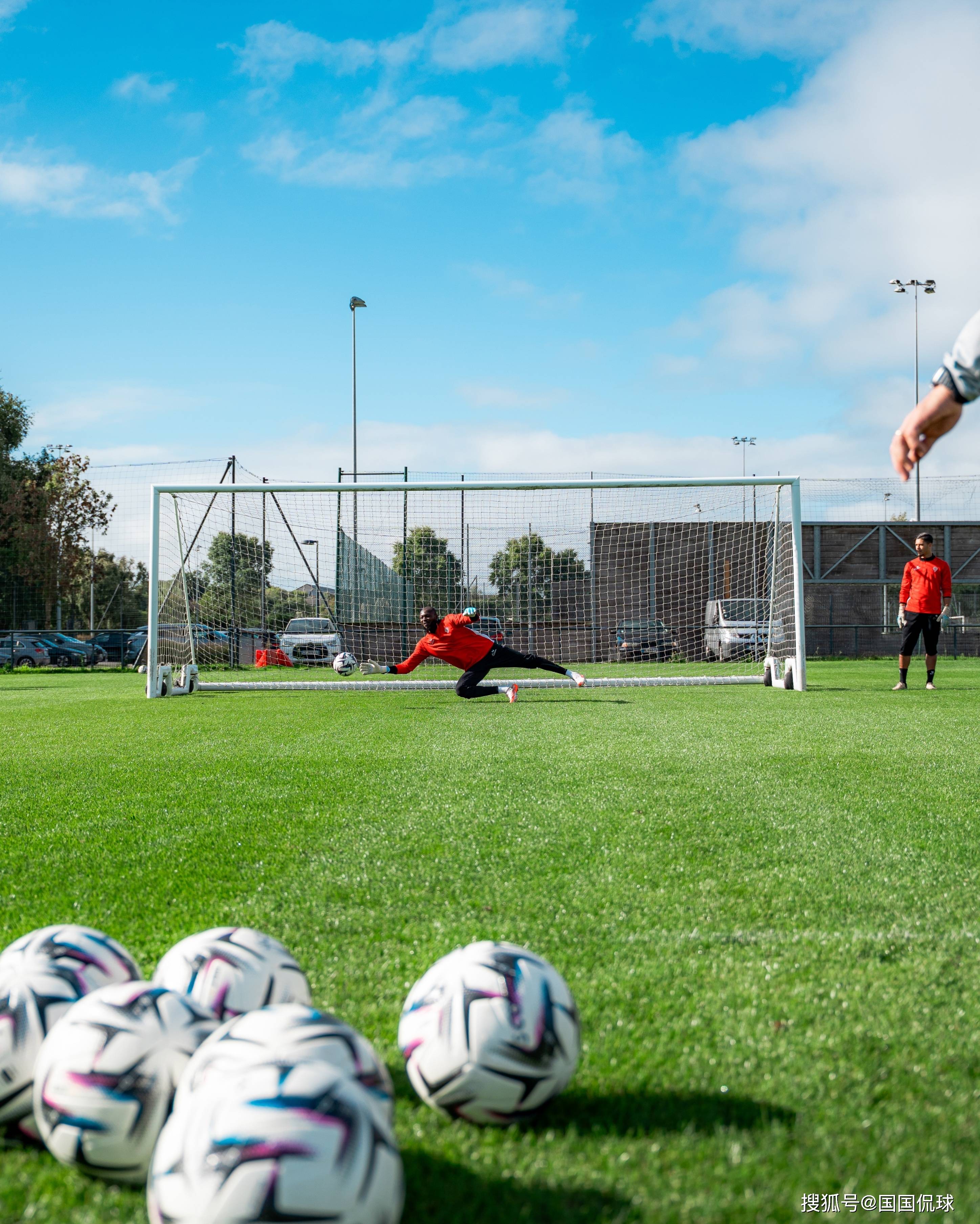 里昂主场逼平昂热，难取三分的简单介绍