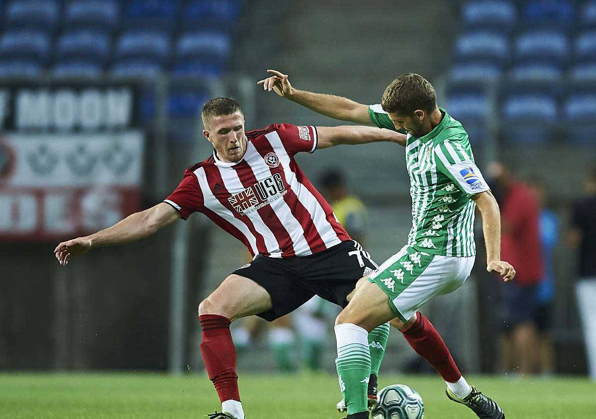 包含伯明翰城轻松战胜对手，升级形势乐观的词条