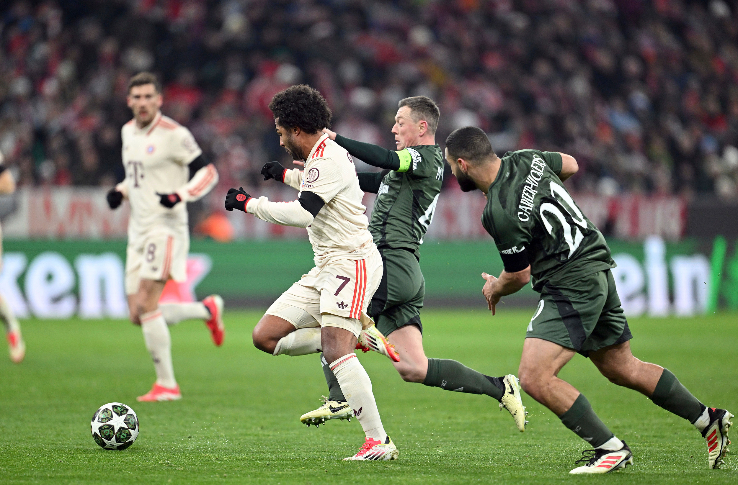 包含塞维利亚横扫瑞士，福登带队取胜的词条