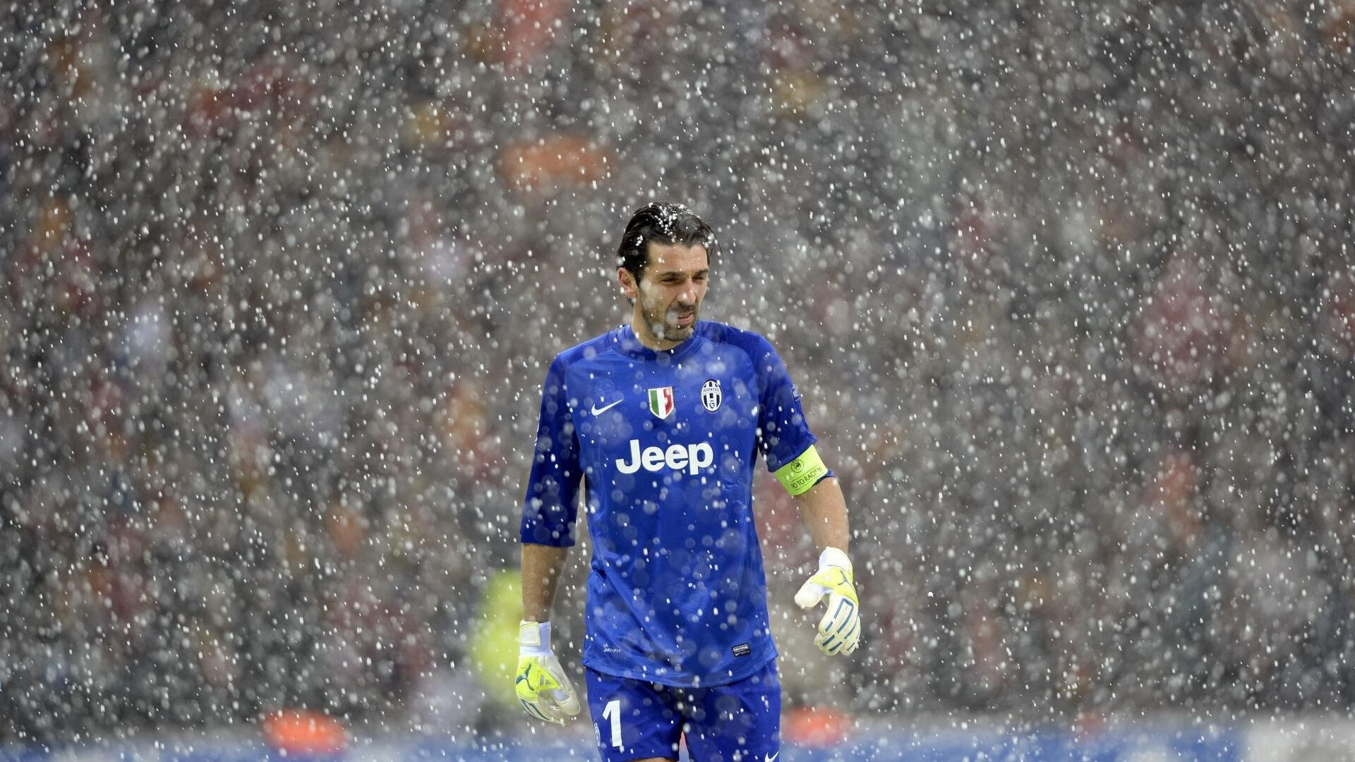 冰岛硬仗取胜澳大利亚，苏亚雷斯成为关键先生