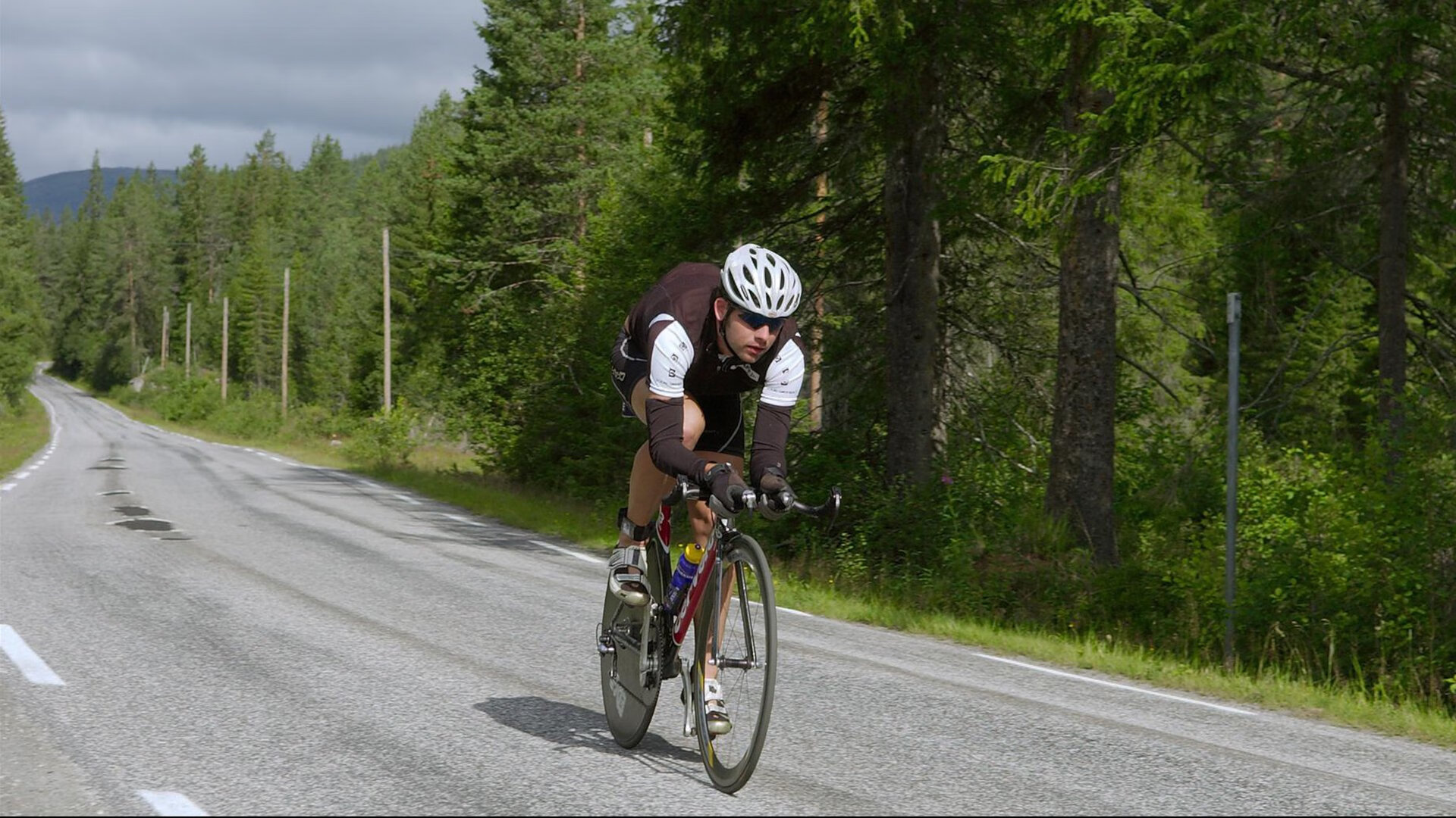 欧文末节狂飙导演逆转好戏，广州队险胜掘金捍卫主场荣耀